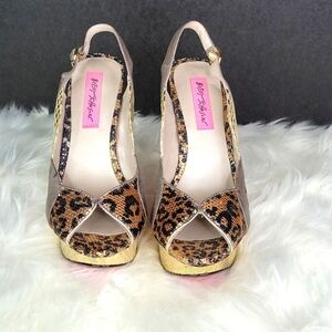 BETSEY JOHNSON Twanty Slingback Pumps Size 6.5‎
